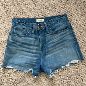 MADEWELL PERFECT JEAN SHORT 29 MEDIUM WASH CUTOFFS
